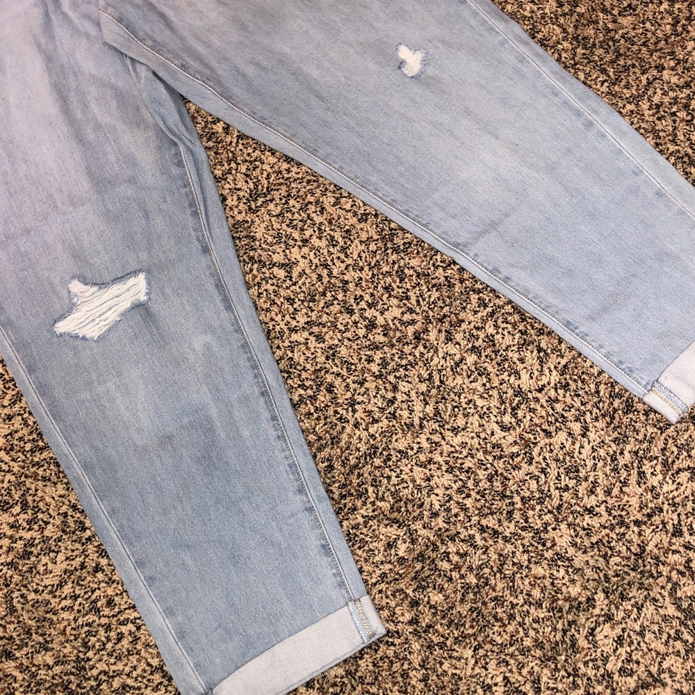 Universal Thread Boyfriend Light Blue Distressed Jeans | NWT - Picture 3 of 11